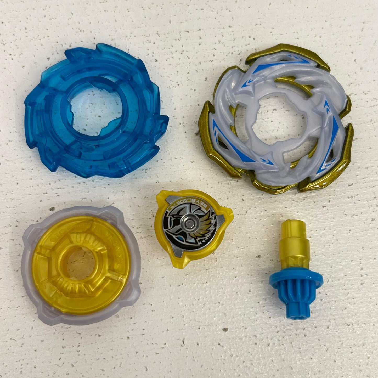 おもちゃ・玩具 ワルキューレボルトS4-70V メタルコート：ゴールド ベイブレードX BEYBLADE X 3 ワルキューレボルトS4-70V メタルコート：ゴールド【イオン広店】