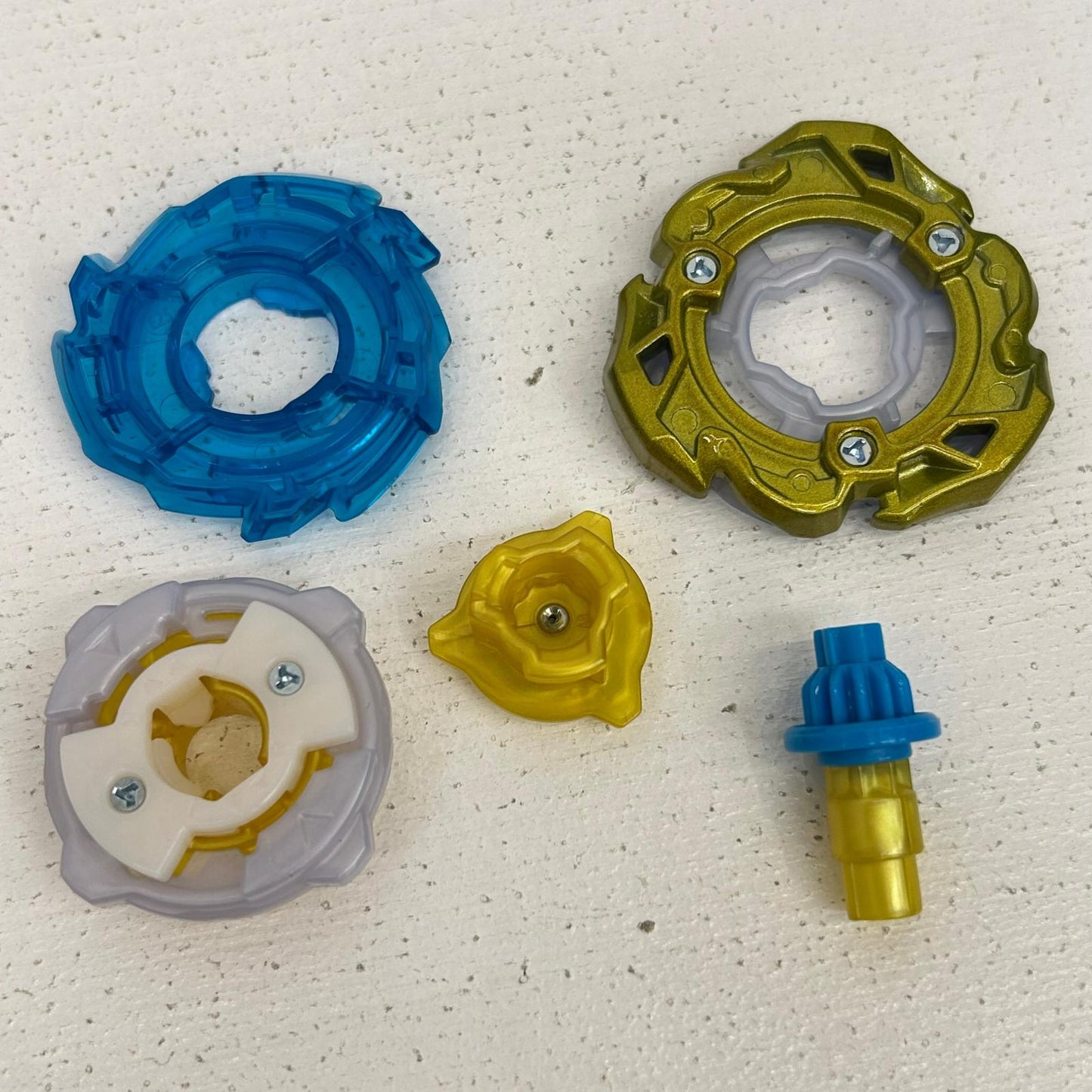 おもちゃ・玩具 ワルキューレボルトS4-70V メタルコート：ゴールド ベイブレードX BEYBLADE X 3 ワルキューレボルトS4-70V メタルコート：ゴールド【イオン広店】