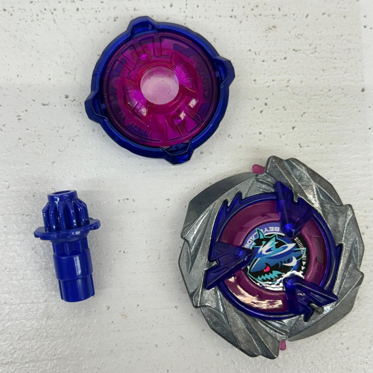 おもちゃ・玩具 シャークスケイル4-50UF ベイブレードX BEYBLADE X シャークスケイル4-50UF【イオン広店】