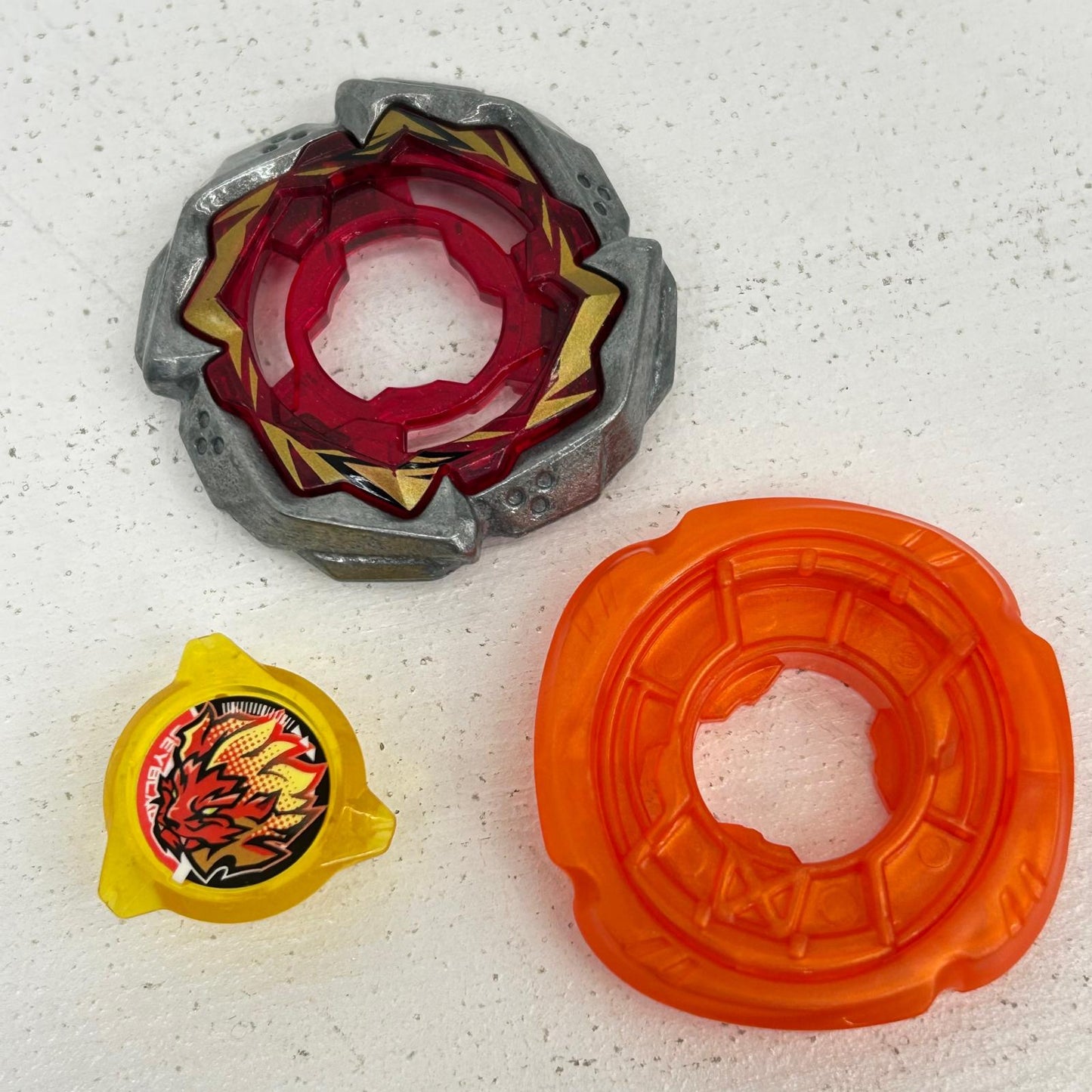 おもちゃ・玩具 レオンファングT4-60A レッドVer. ベイブレードX BEYBLADE X レオンファングT4-60A レッドVer. 【イオン広店】