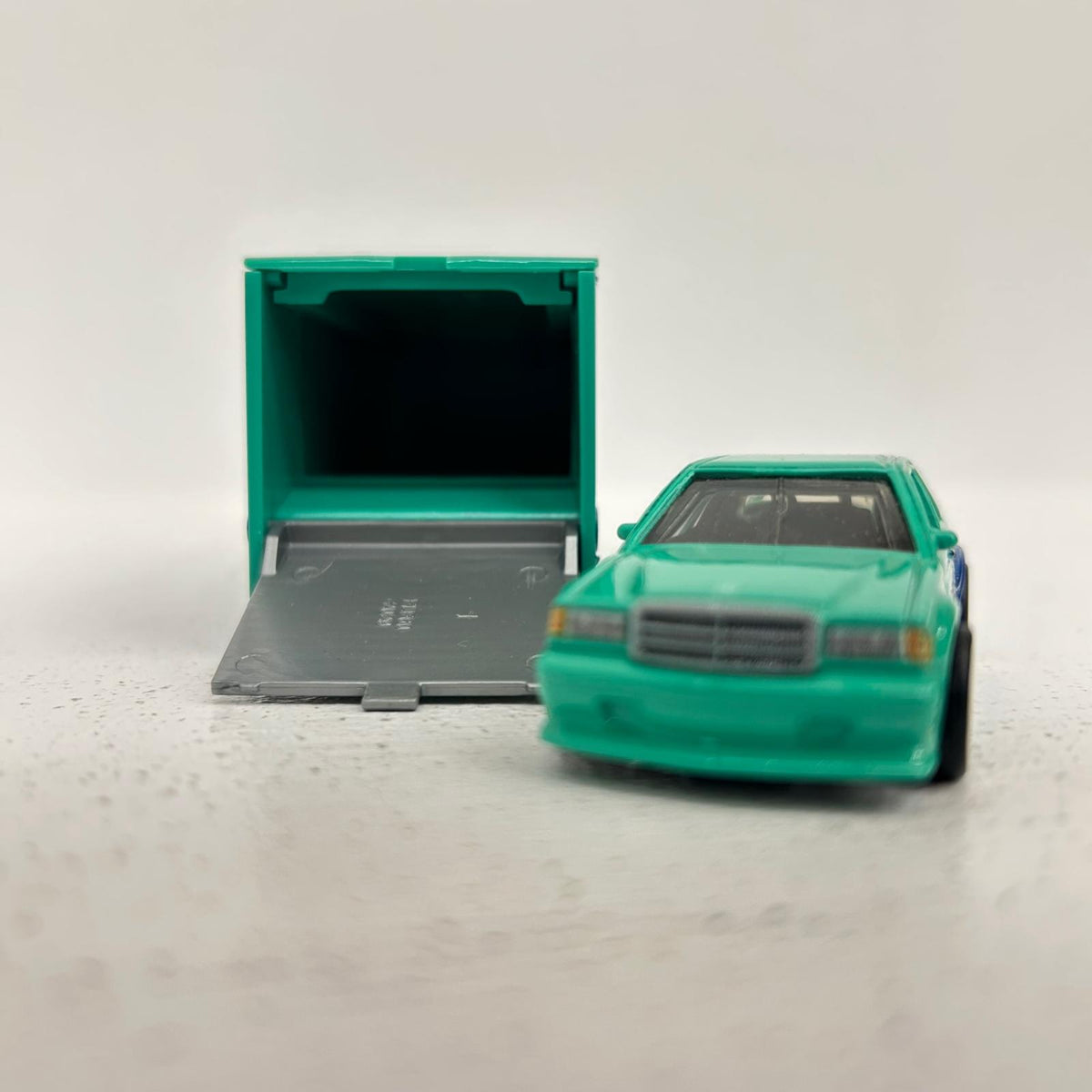 おもちゃ・玩具 1/64 MERCEDES-BENZ 190E FLEET FLYER Hot Wheels TEAM TRANSPORT MERCEDES-BENZ 190E FLEET FLYER【イオン広店】