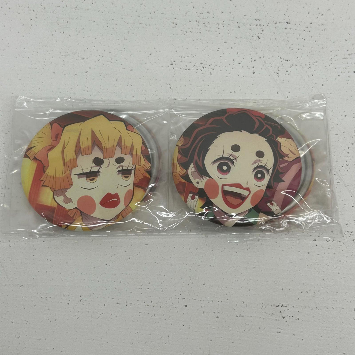 その他ホビー 4個 遊郭編 全巻連動購入特典 和風缶バッジ アニメイト 鬼滅の刃 宇髄天元　竈門炭治郎　我妻善逸　嘴平伊之助【イオン広店】
