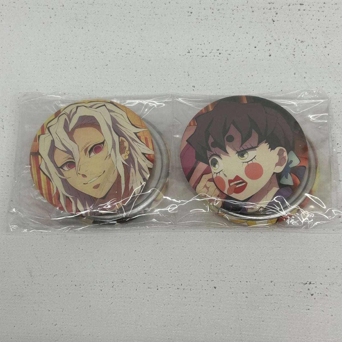その他ホビー 4個 遊郭編 全巻連動購入特典 和風缶バッジ アニメイト 鬼滅の刃 宇髄天元　竈門炭治郎　我妻善逸　嘴平伊之助【イオン広店】