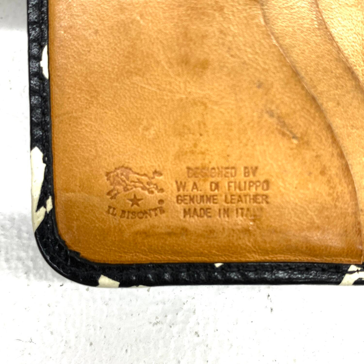 イルビゾンテ　IL BISONTE 日本限定　ロゴプリント　ミドルウォレット.,