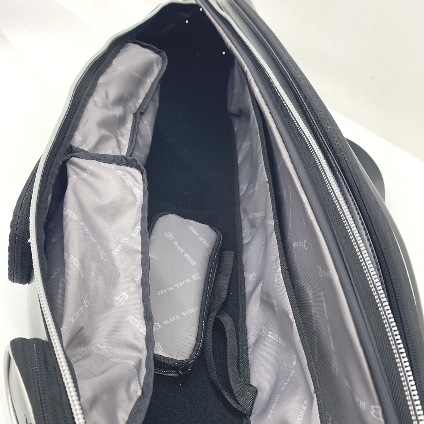 がまかつ ブラックワークス ロッドケース GC-296　● 外寸：約1430×220×200mm..