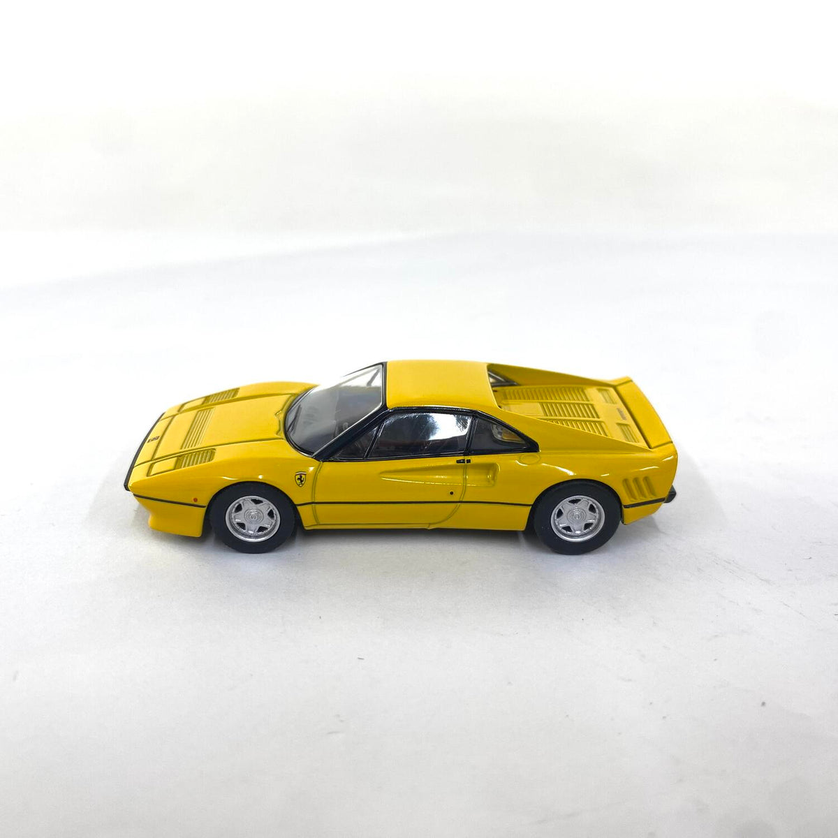 1/64 トミカリミテッドヴィンテージネオ フェラーリGTO トミーテック 黄色 イエロー：