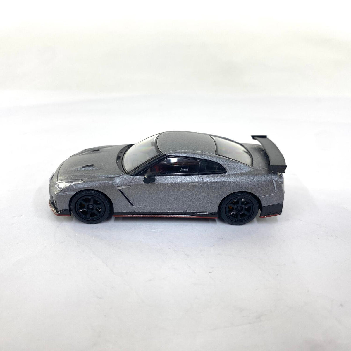 1/64 トミカリミテッドヴィンテージネオ NISSAN 日産 GT-R NISMO 2017モデル グレー トミーテック：