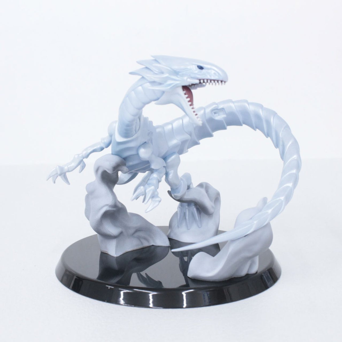 一番くじ 遊戯王シリーズ B賞 青眼の白龍 ブルーアイズホワイトドラゴン フィギュア