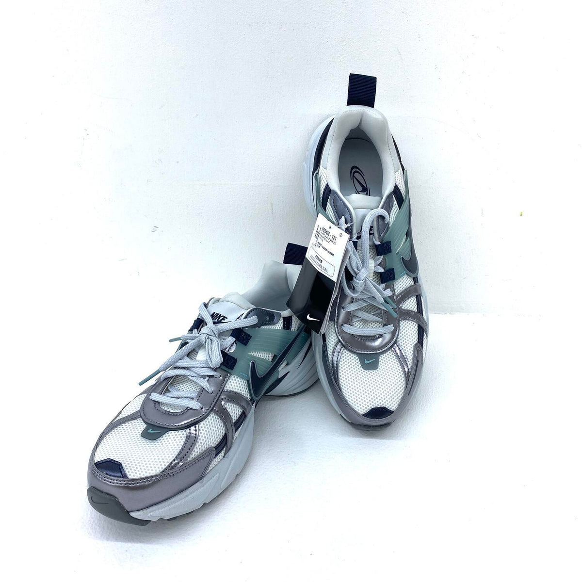 NIKE W NIKE V2K RUN HQ3484-121 ナイキ スニーカー ランニングシューズ　28cm タグ付き.,