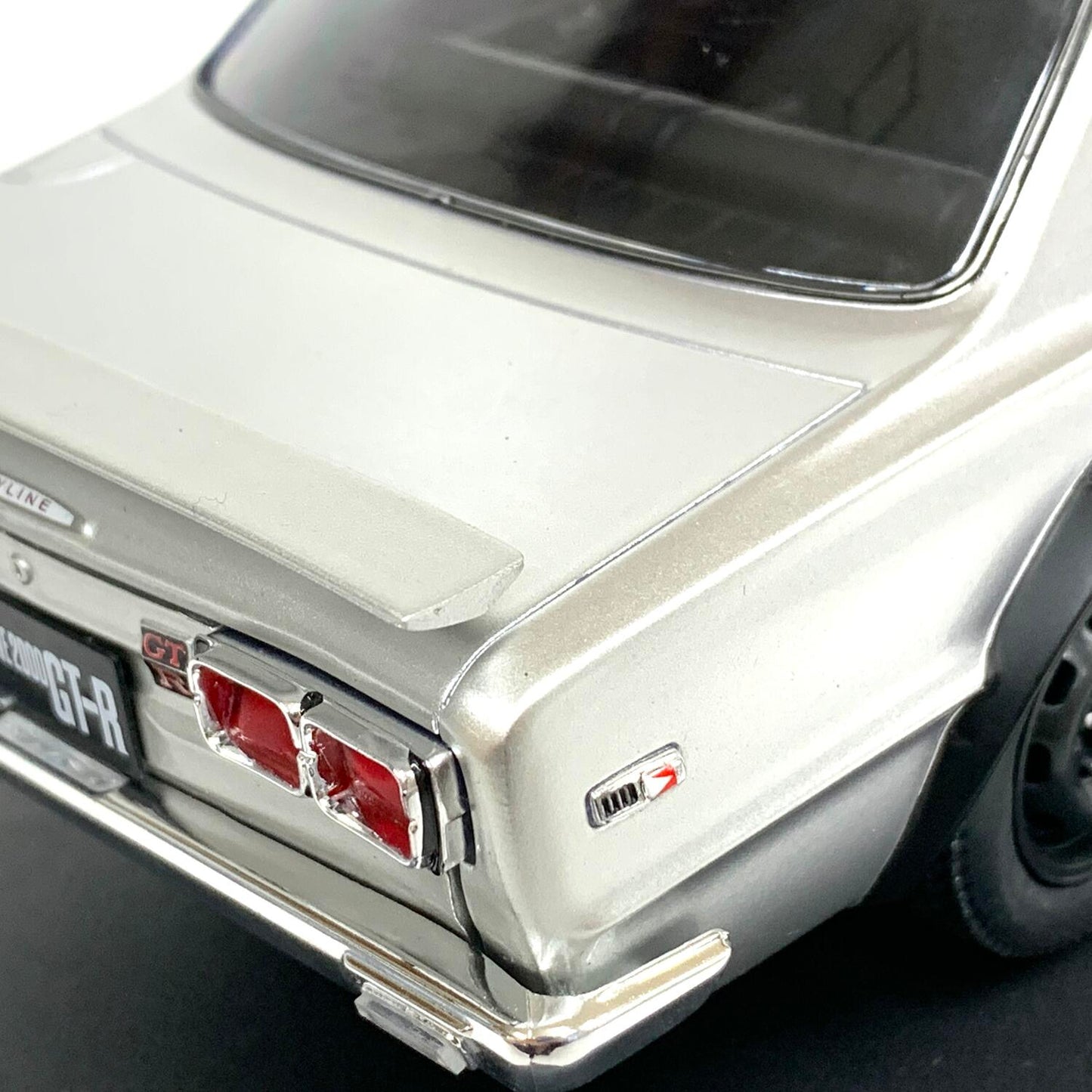 アシェット 1/18 日産 スカイライン 2000GT-R 1970 ミニカー：