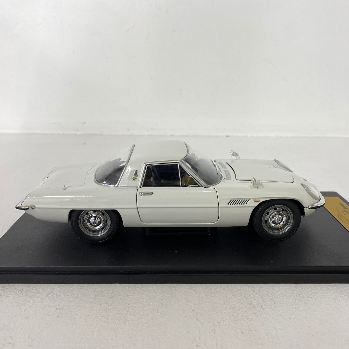 アシェット 1/18 マツダ コスモスポーツ 1968 ミニカー：