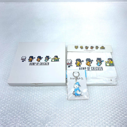 アイドルグッズ 【★加古川物流】中古 ドットBUMP OF CHICKEN＆ニコル Tシャツ ピンズBOX Mサイズ　ラバーキーホルダー　2点セット：【353】【353】【加古川物流】