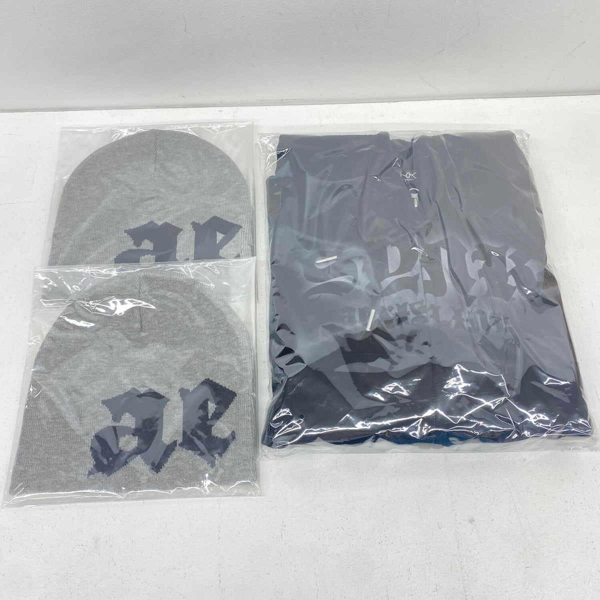 未開封 aespa ジップアップパーカー クロップド丈　ビーニー　二点セット**