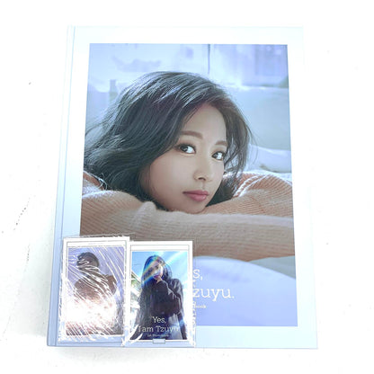 TWICE　Yes Ｉam Tzuyu　1st Photo book　トレカ付き.,