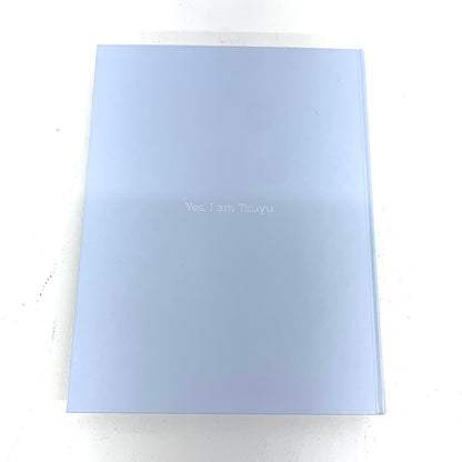TWICE　Yes Ｉam Tzuyu　1st Photo book　トレカ付き.,