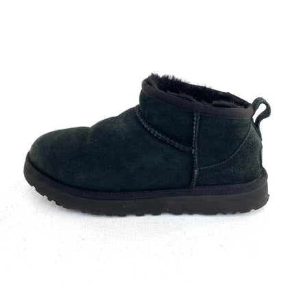 その他靴 【★加古川物流】中古 ｗ/1116109　UGG Classic Ultra Mini black アグ　クラシック　ウルトラ　ミニ　24.0㎝　参考定価26400円：【128】【128】【加古川物流】