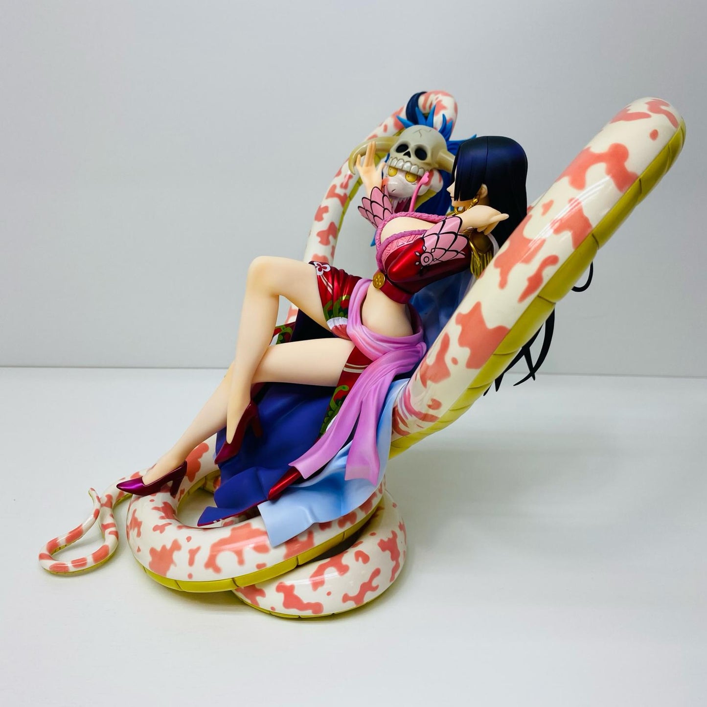 【中古】 “海賊女帝”ボア・ハンコック「ワンピース」P.O.P“NEO-MAXIMUM”メガトレショップ＆オンラインショップ限定【フィギュア】【加古川物流】