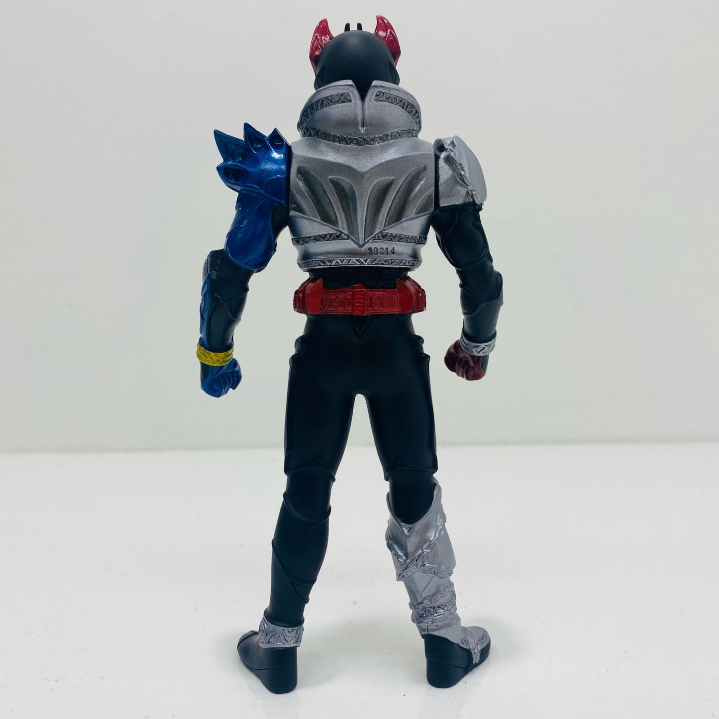 【中古】 仮面ライダーキバガルルフォームガルルコバルトバージョン「劇場版仮面ライダーキバ魔界城の王」ライダーヒーローシリーズ公開記念セブン-イレブン限定【フィギュア】