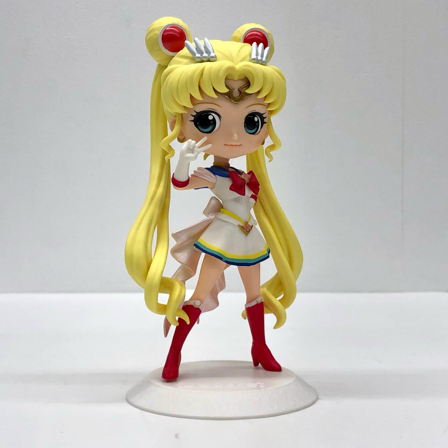 スーパーセーラームーン(衣装淡)「劇場版美少女戦士セーラームーンEternal」Qposket-SUPERSAILORMOON-【フィギュア】