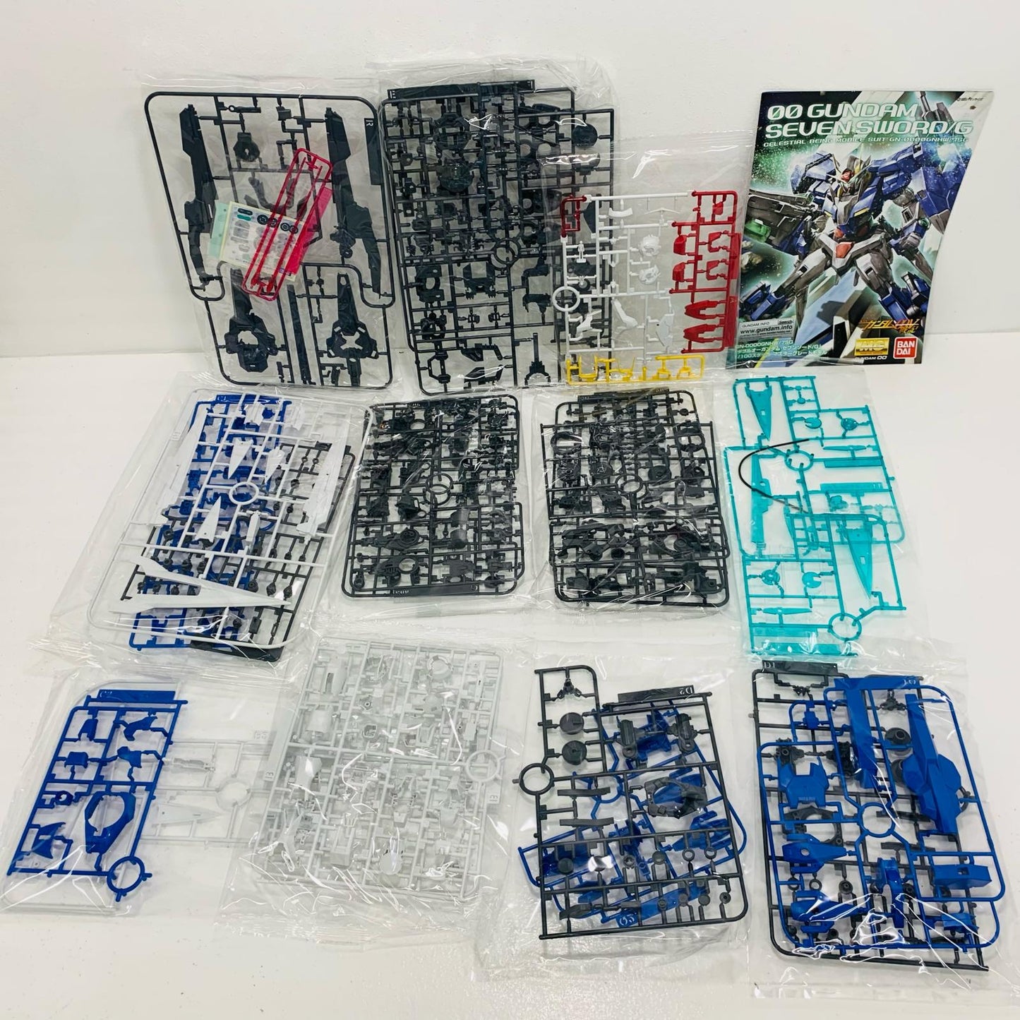 【中古】 1/100MGGN-0000/7Sダブルオーガンダムセブンソード「機動戦士ガンダム00V(ダブルオーブイ)戦記」[5063083]