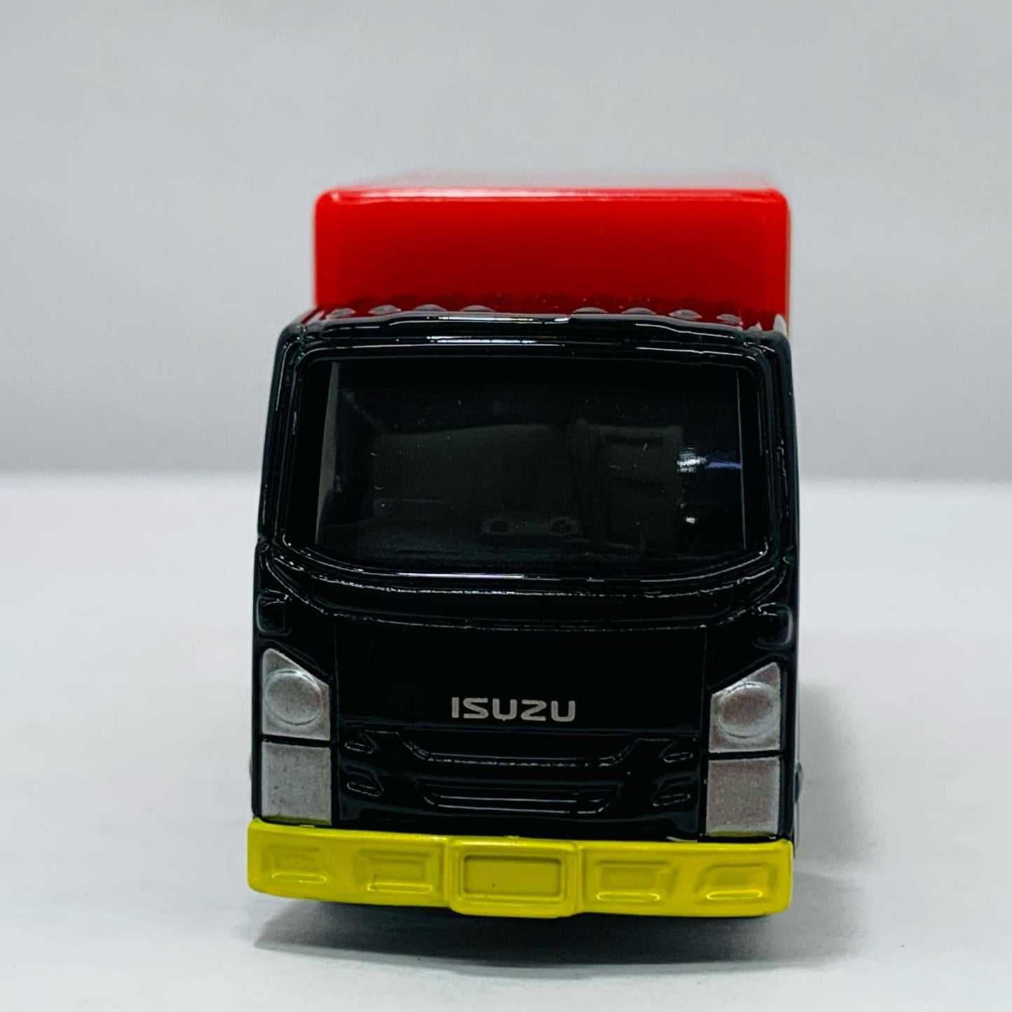 [Used] Isuzu Elf <Mickey & Friends> Truck (Red Box) "Tomica No. 48"