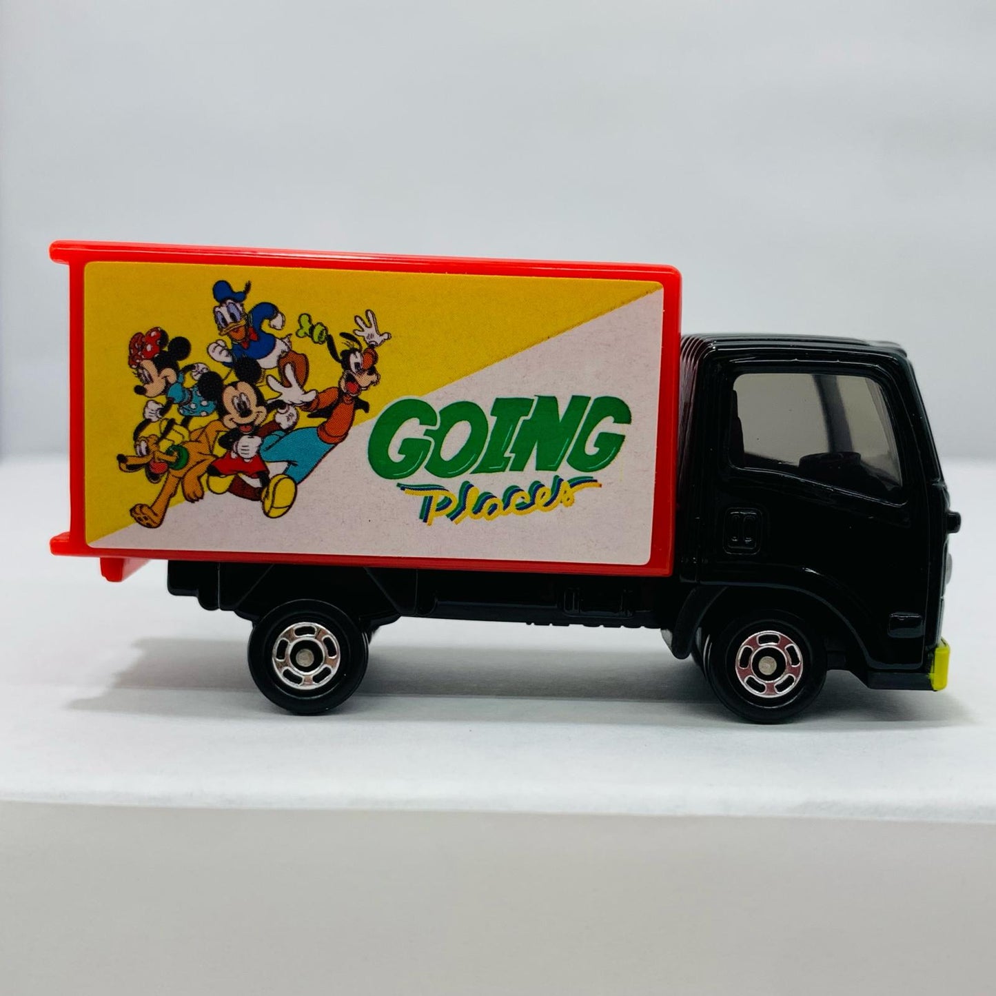 [Used] Isuzu Elf <Mickey & Friends> Truck (Red Box) "Tomica No. 48"