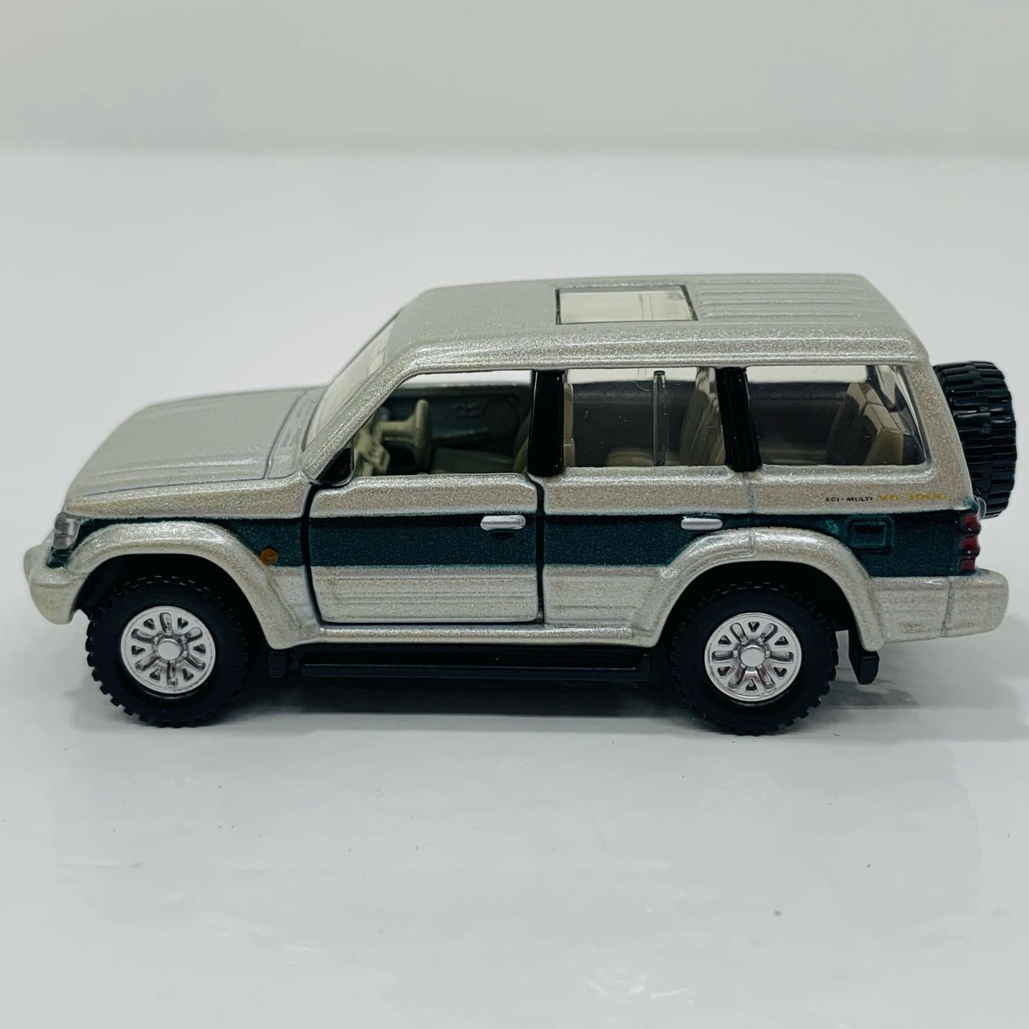 [Used] Mitsubishi Pajero "Tomica Premium No. 04"