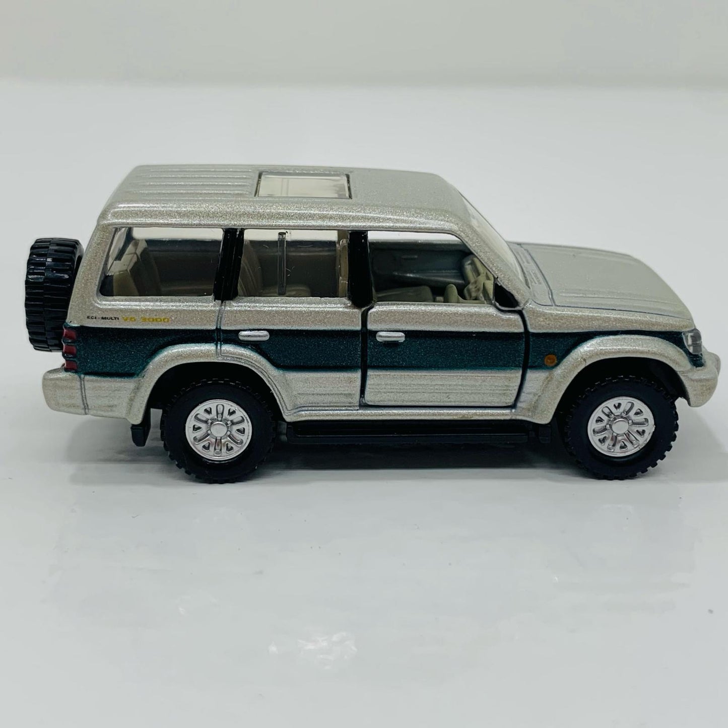 [Used] Mitsubishi Pajero "Tomica Premium No. 04"