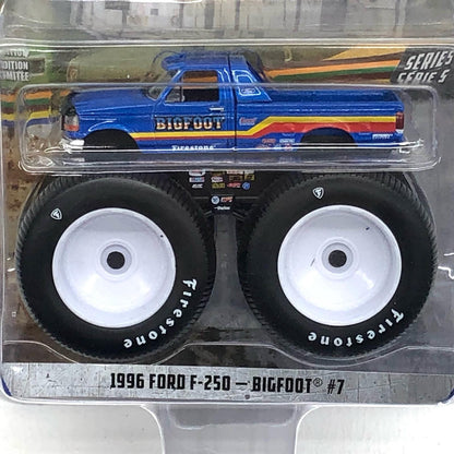 【中古】 Kings of Crunch Series 5 おもちゃ・玩具 Bigdoot 1996 Ford F-250 Monster Truck #7 Kings of Crunch Series 5 '1/64 49050