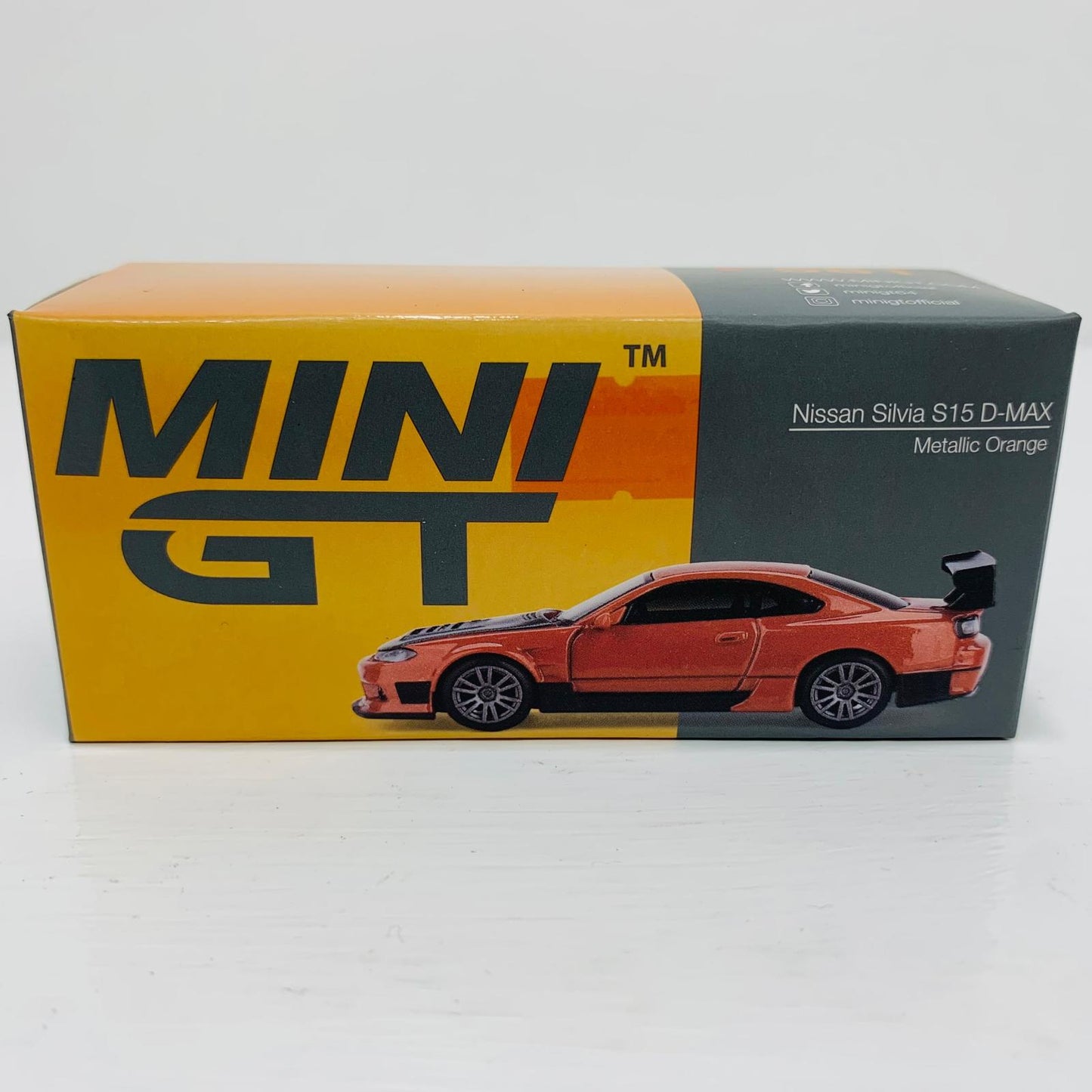 おもちゃ・玩具 1/64 Nissan シルビア S15 D-MAX 右ハンドル(メタリックオレンジ) 「ミニGTシリーズ」 [MGT00581-R] Nissan シルビア S15 D-MAX 右ハンドル 1/64スケール '1/64 MGT00581R