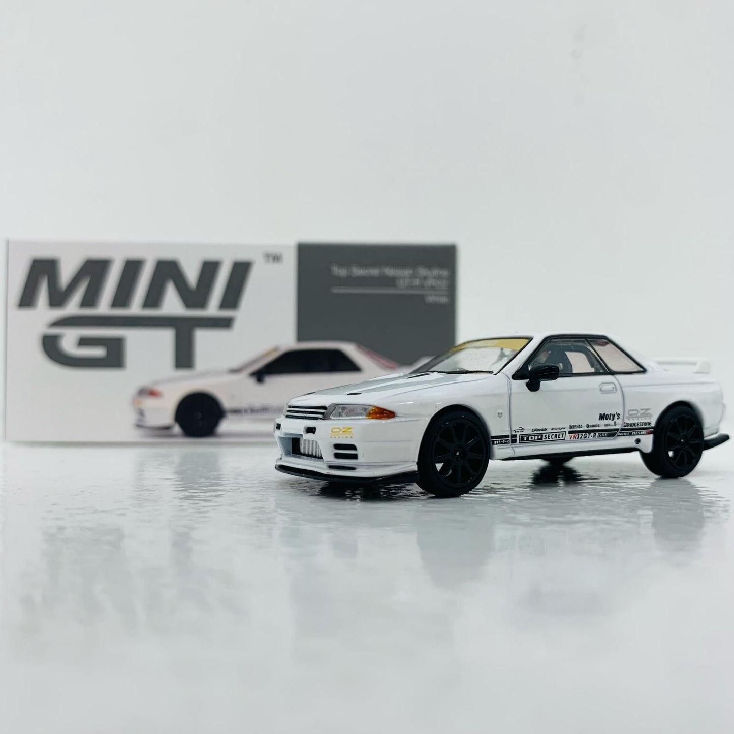 [Used] 1/64 Top Secret Nissan Skyline GT-R VR32 Right-Hand Drive (White) "MiniGT Series" [MGT00469-R]