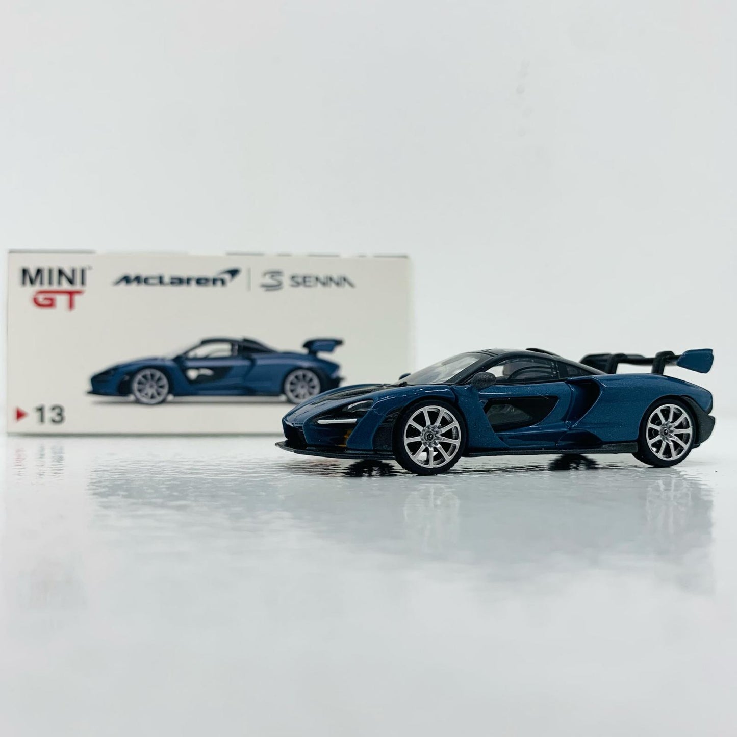 【中古】 1/64 McLaren SEnna Victory Grey RHD(ブルー×ブラック) 「ミニGTシリーズ」 トイザらスオリジナル [MGT00013-TRU]【飾磨店】