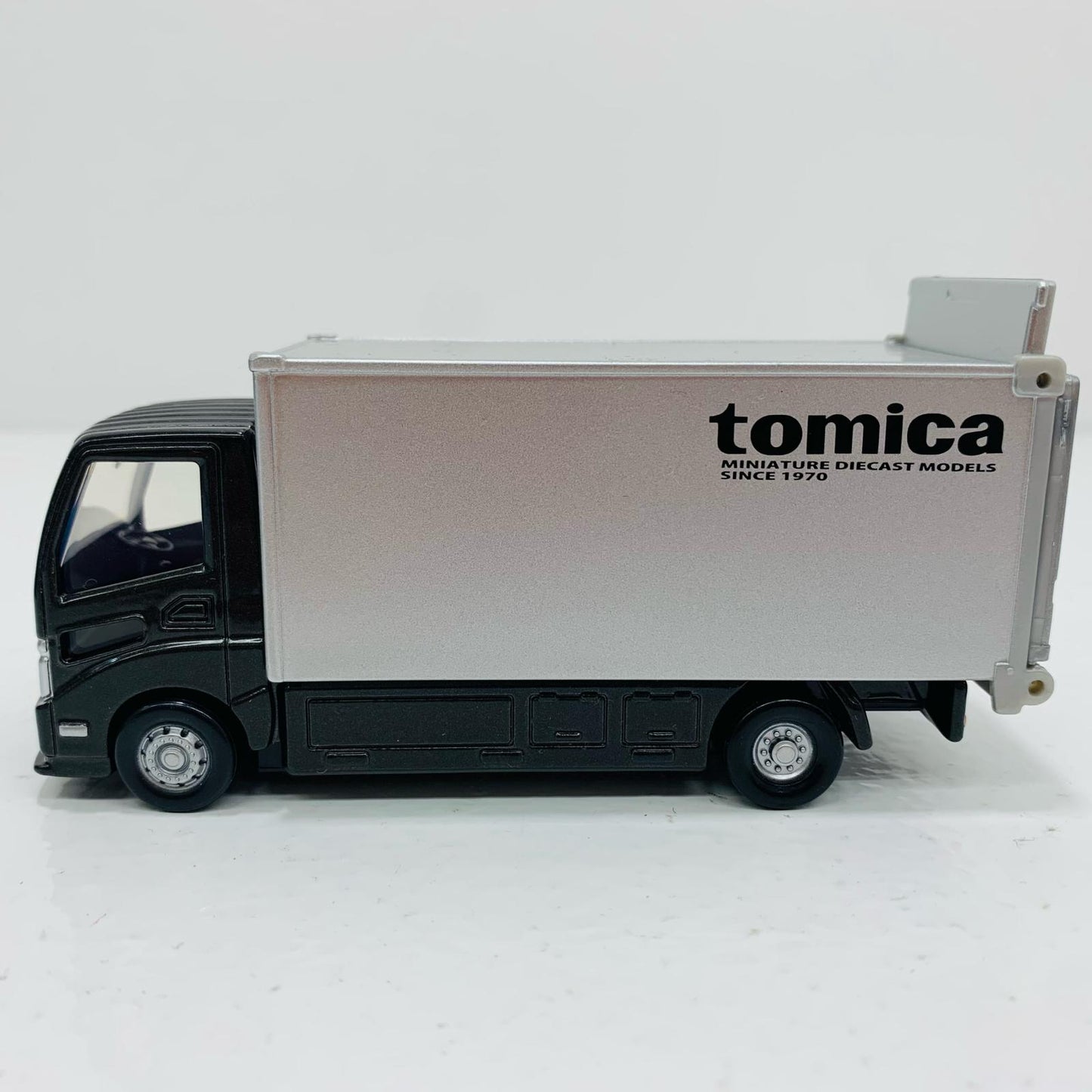 tomicaトランスポーター 三菱 ランサーエボリューションVI GSR 「トミカプレミアム」