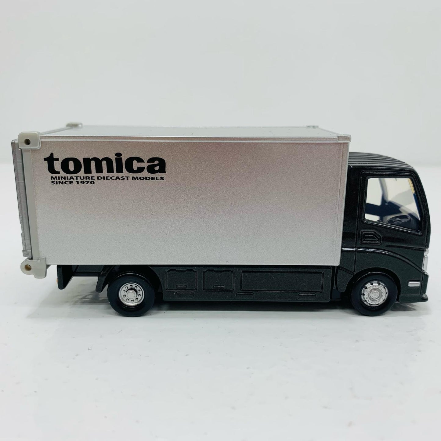 tomicaトランスポーター 三菱 ランサーエボリューションVI GSR 「トミカプレミアム」