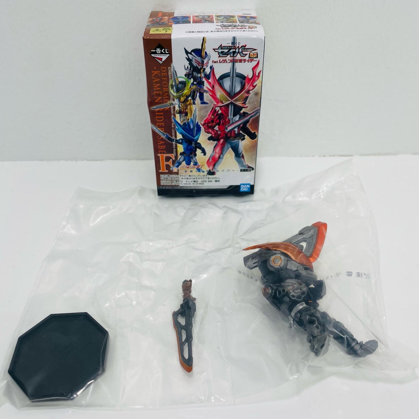 F賞/仮面ライダーバスターDEFORME-X-仮面ライダーセイバー-「NO.01feat.レジェンド仮面ライダー/一番くじ仮面ライダーセイバー」【フィギュア】