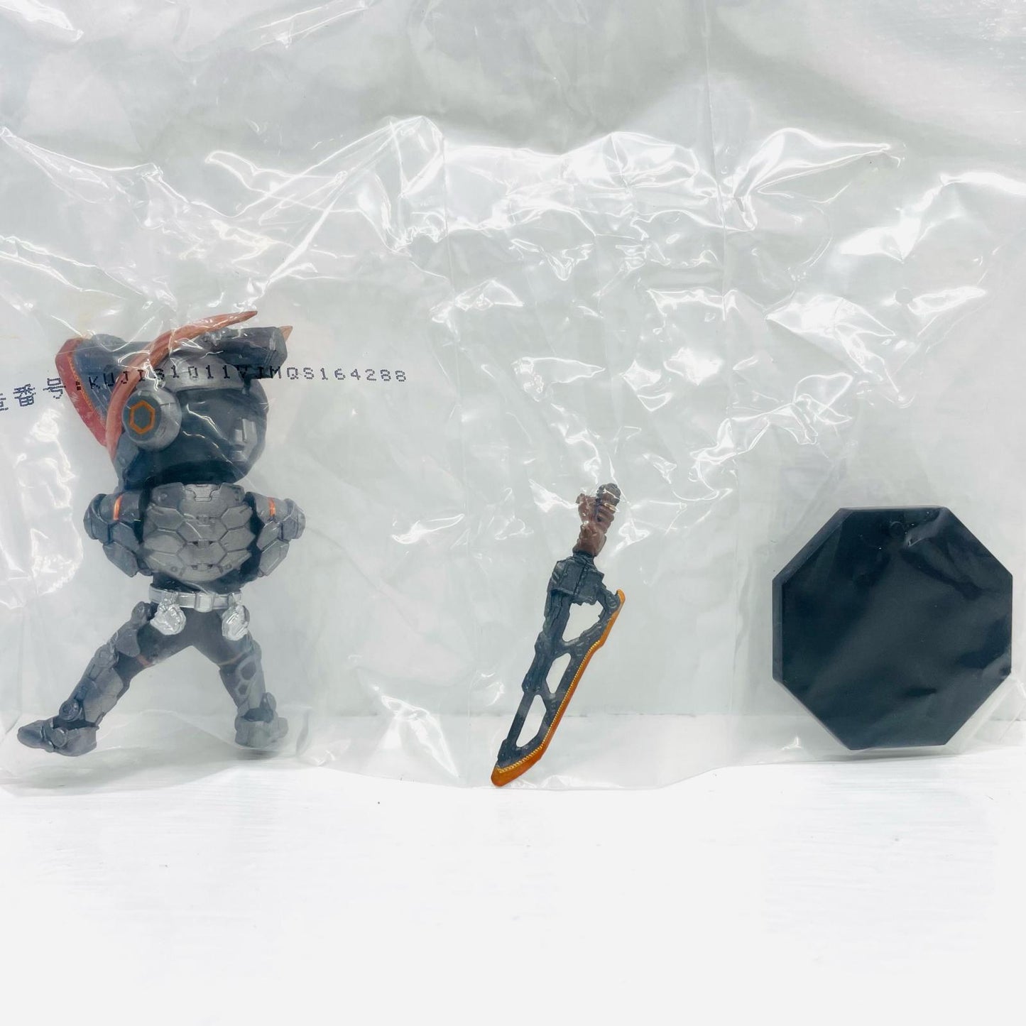 F賞/仮面ライダーバスターDEFORME-X-仮面ライダーセイバー-「NO.01feat.レジェンド仮面ライダー/一番くじ仮面ライダーセイバー」【フィギュア】