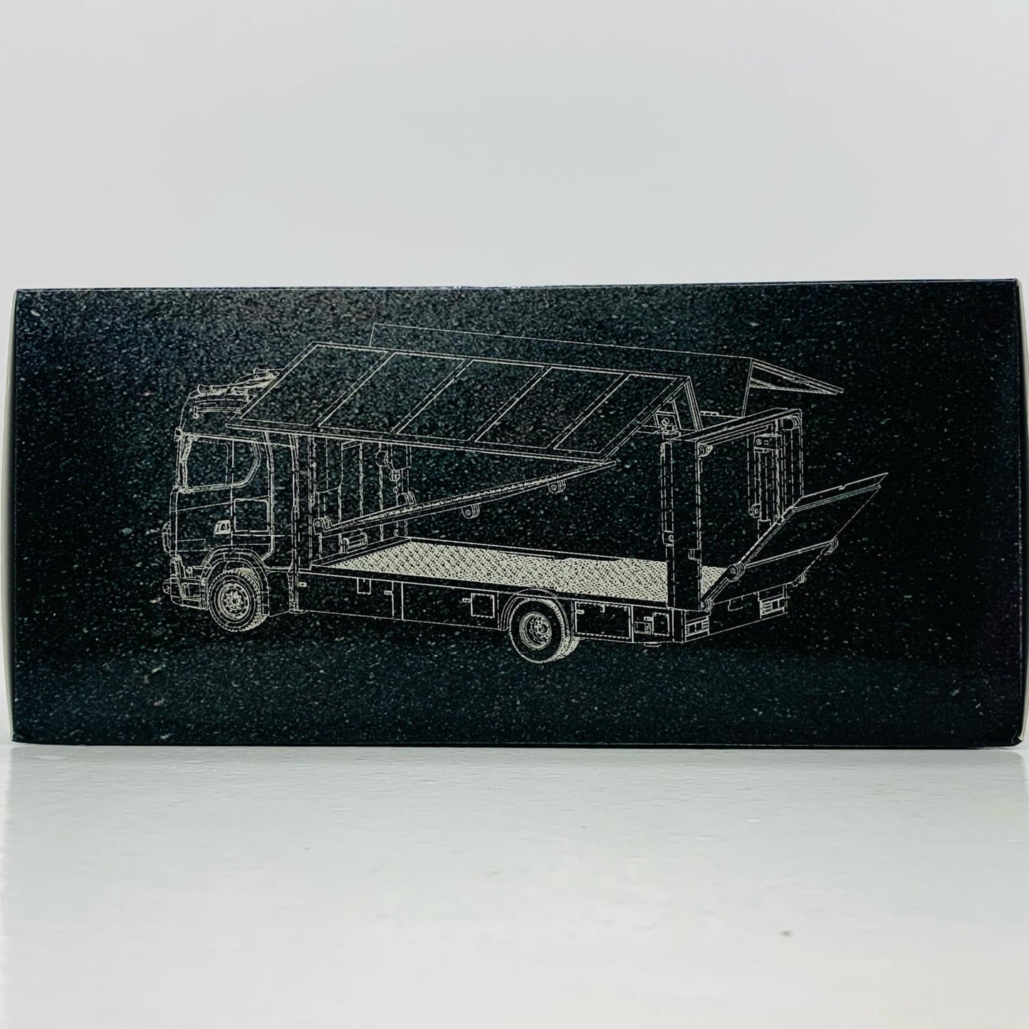 【中古】 1/64 スカニア S 730 - RHD YOKOHAMA(ブラック×レッド) [KS-017-122]