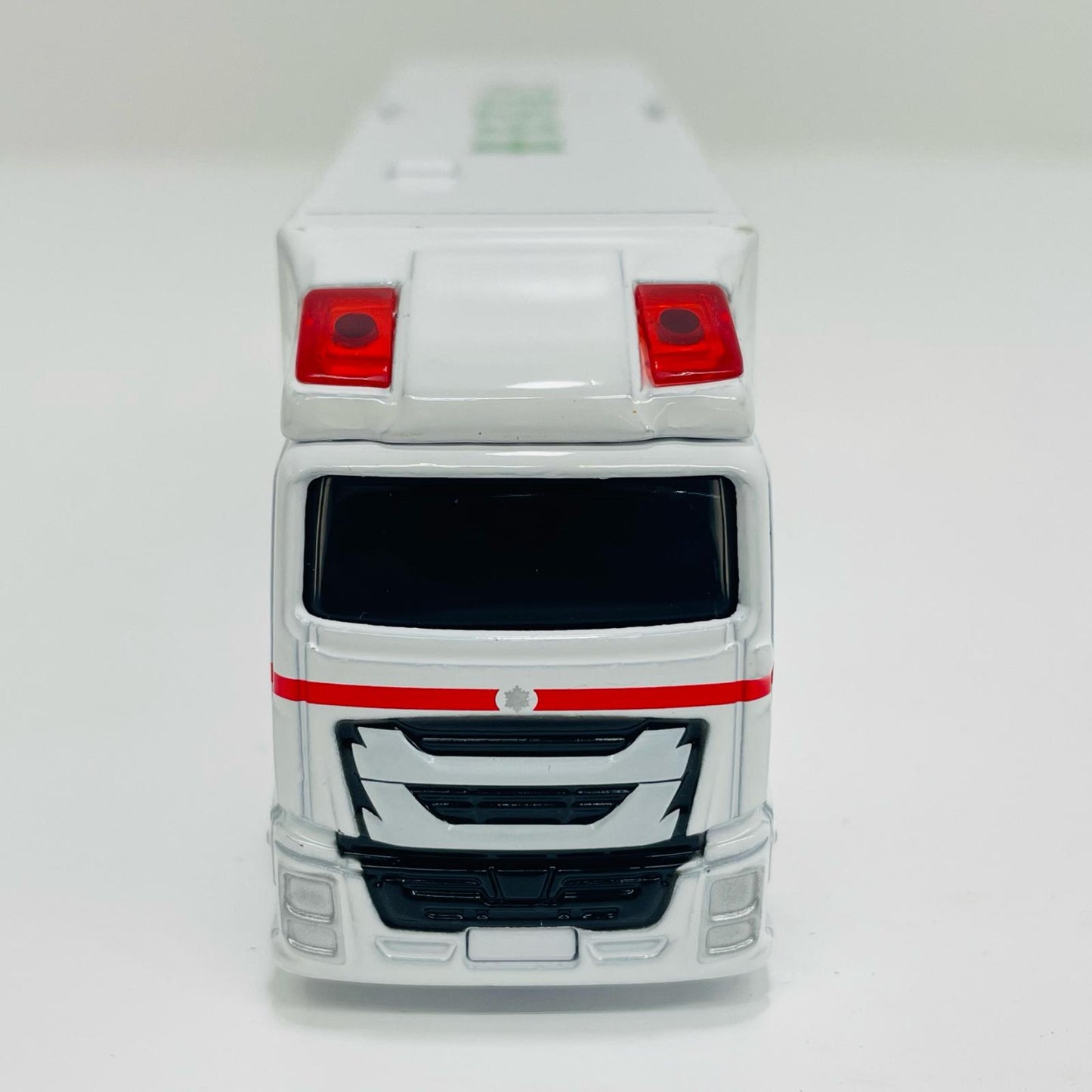 スーパーアンビュランス 「トミカ No.144」
