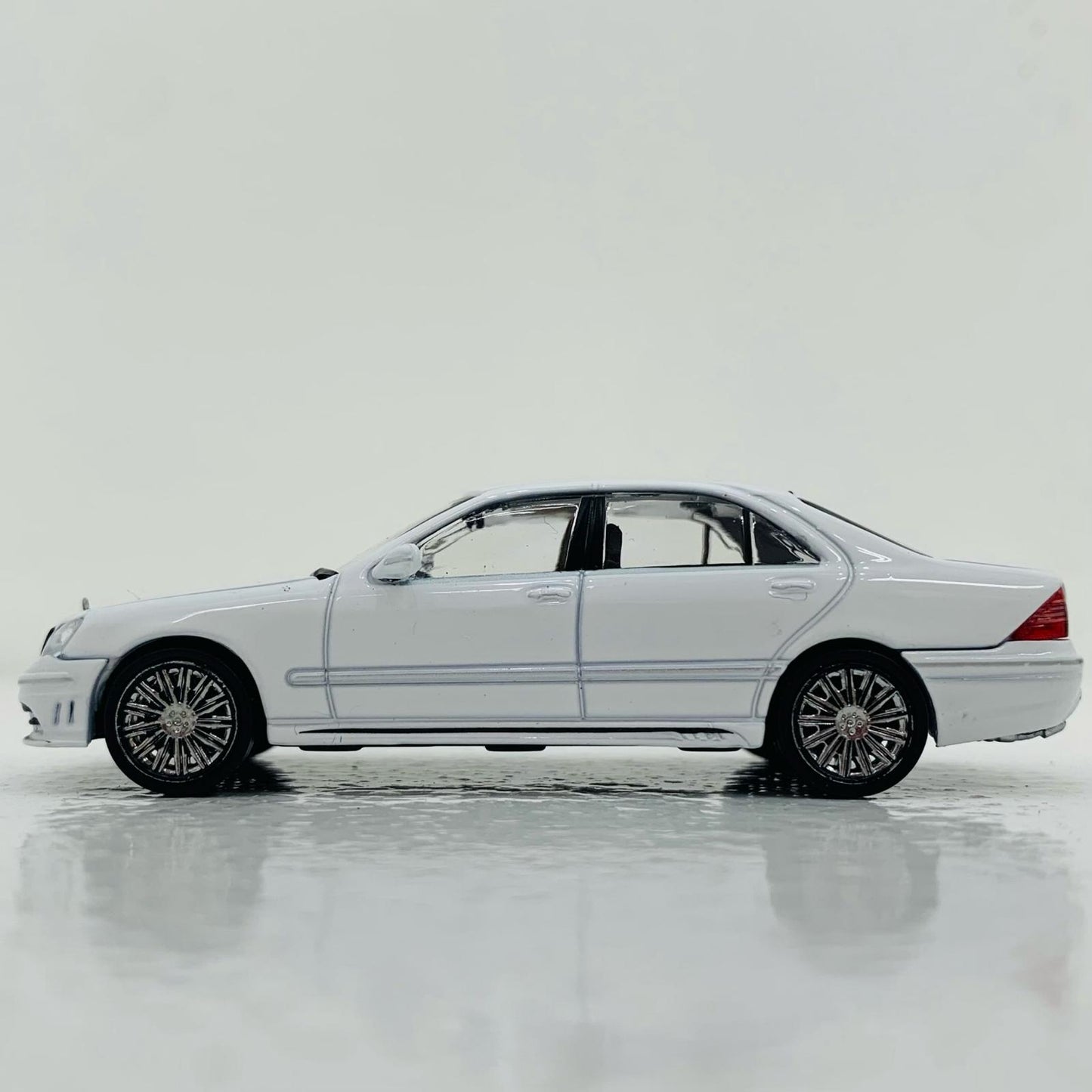 【中古】 1/64 Mercedes-Benz S-Class Wald Alabaster White [T64G-072-WH]