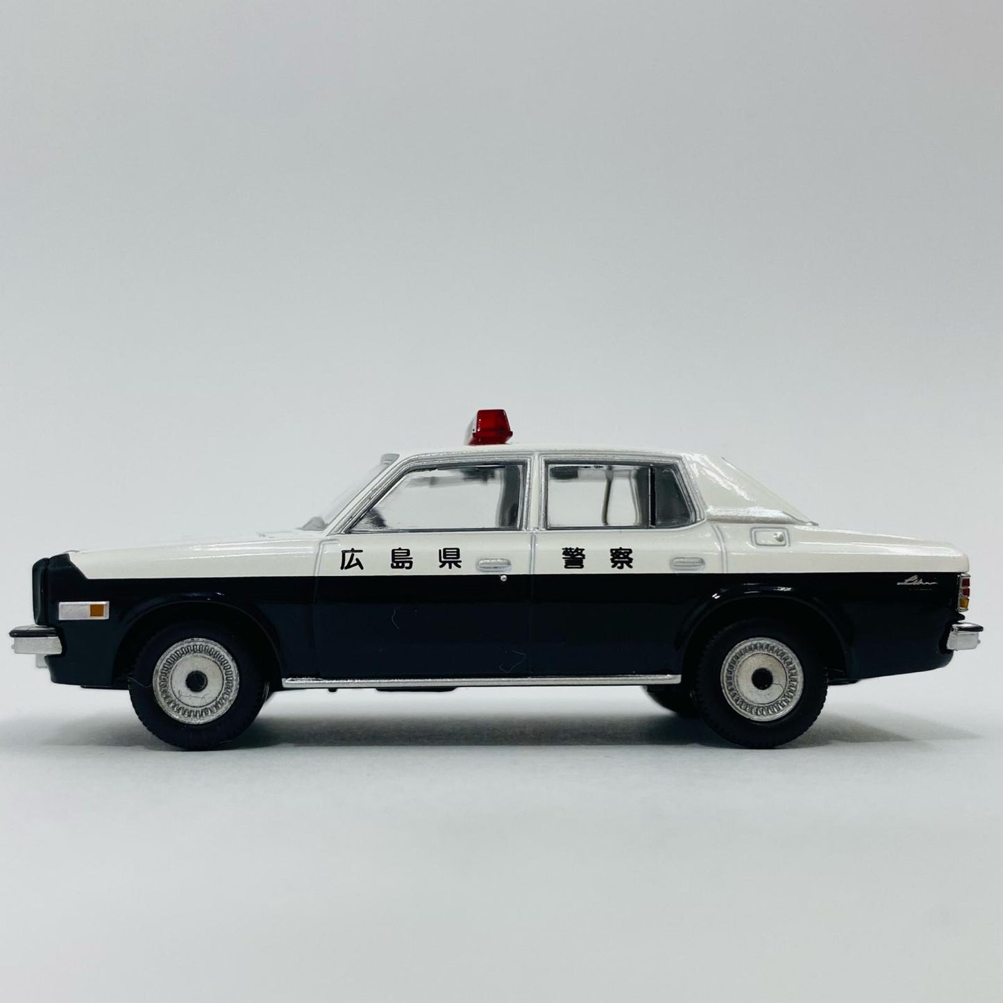 【中古】 1/64 LV-N26a マツダ ルーチェレガート 4ドアセダン パトロールカー(ホワイト×ブラック) 「トミカリミテッドヴィンテージNEO」 [223634]【飾磨店】