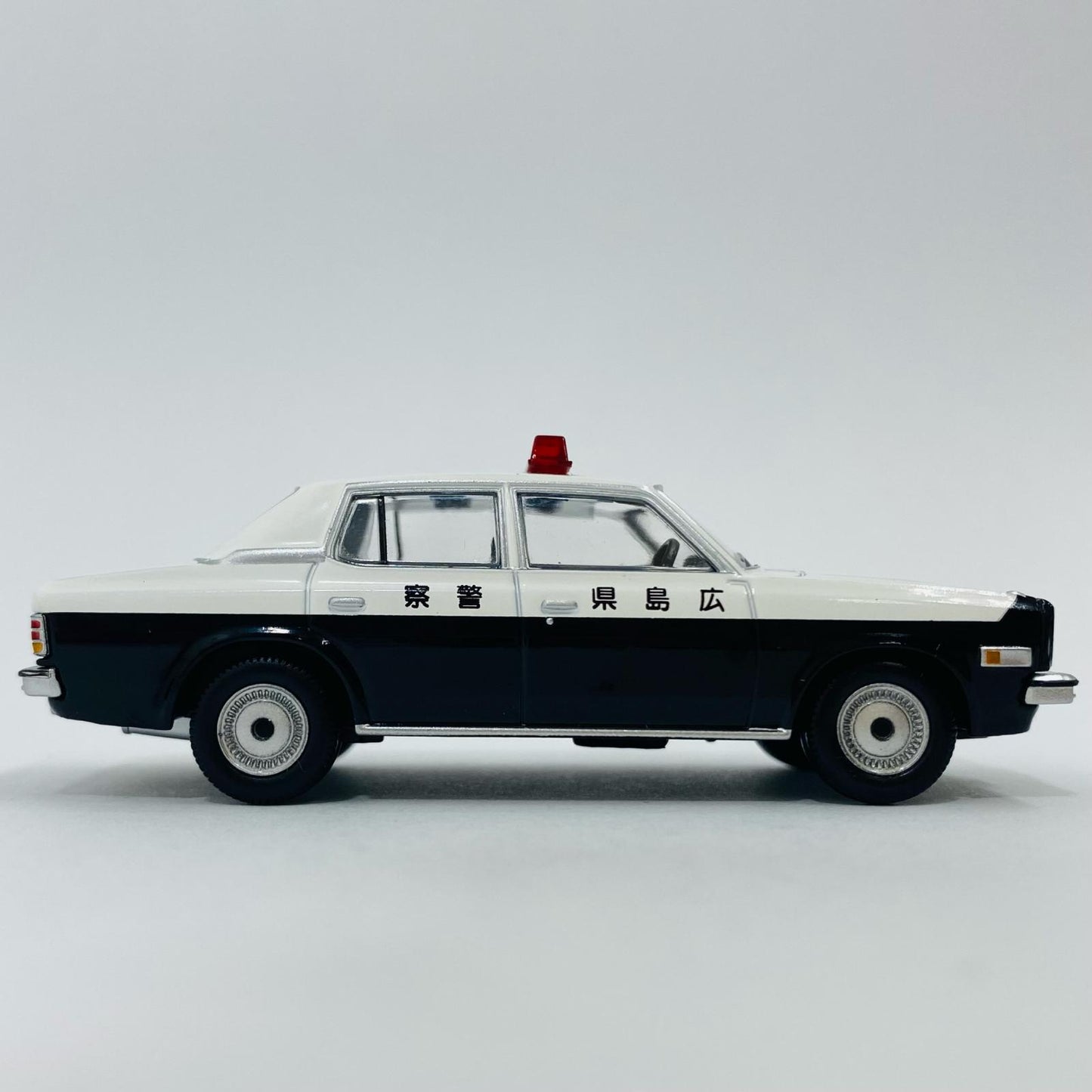 【中古】 1/64 LV-N26a マツダ ルーチェレガート 4ドアセダン パトロールカー(ホワイト×ブラック) 「トミカリミテッドヴィンテージNEO」 [223634]【飾磨店】