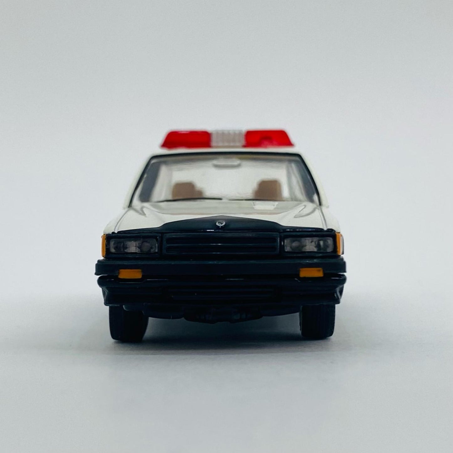 1/64 LV-N04a Nissan Leopard TR-X Kyoto Prefectural Police (White x Black) "Tomica Limited Vintage NEO" [211648]