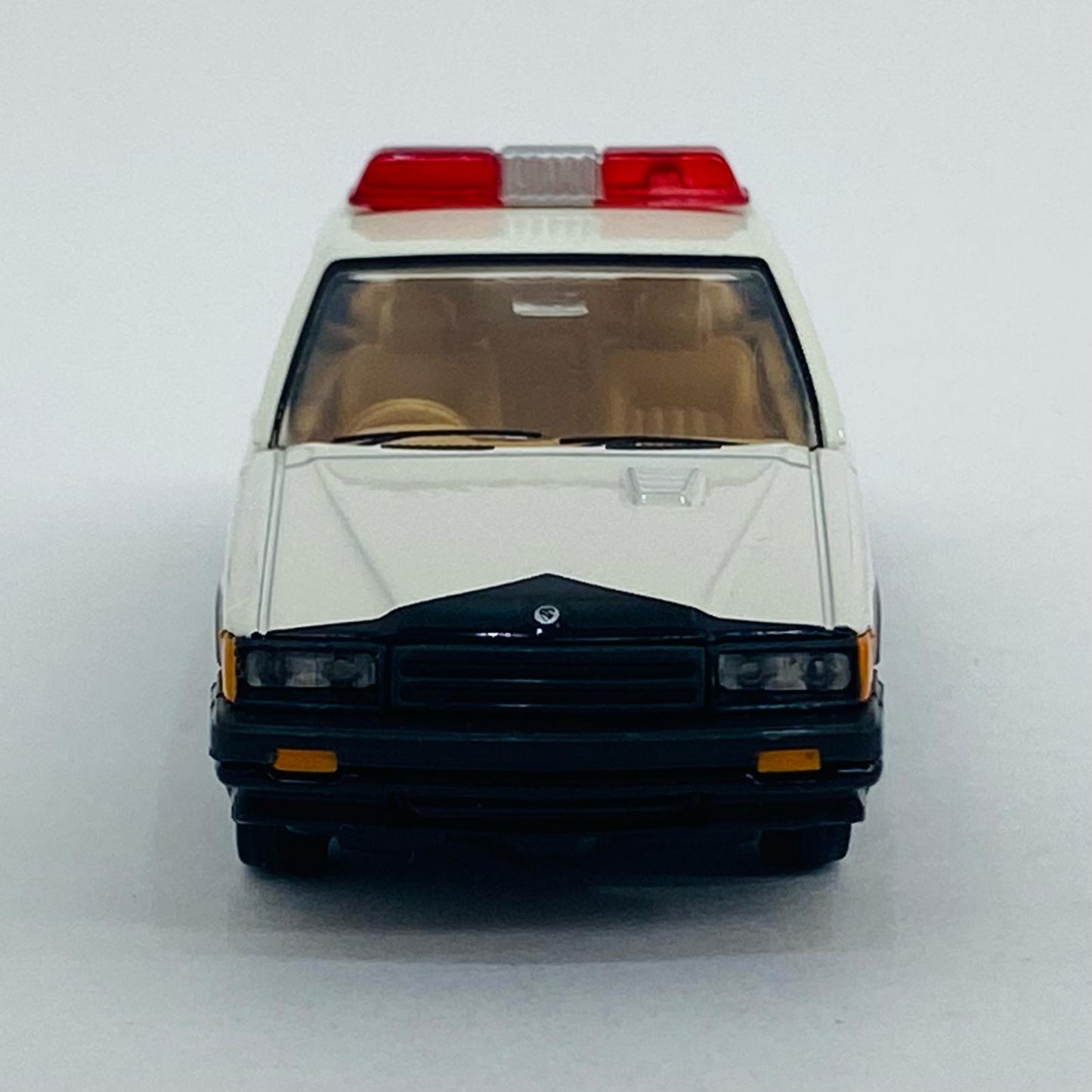 1/64 LV-N04a Nissan Leopard TR-X Kyoto Prefectural Police (White x Black) "Tomica Limited Vintage NEO" [211648]