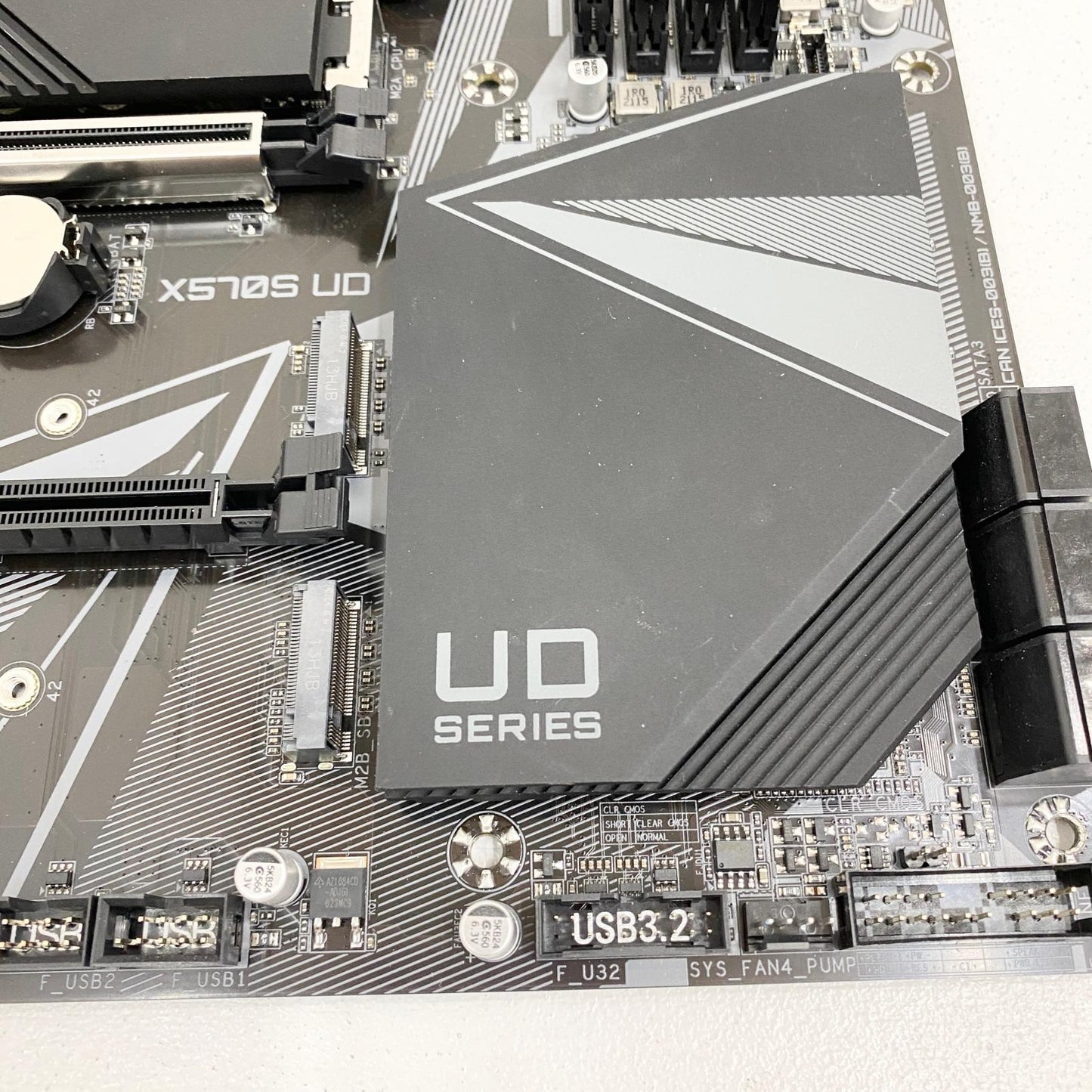 GIGABYTE X570S UD マザーボード Socket AM4 箱・取付ネジ2本・SATAケーブル付属【加古川店】