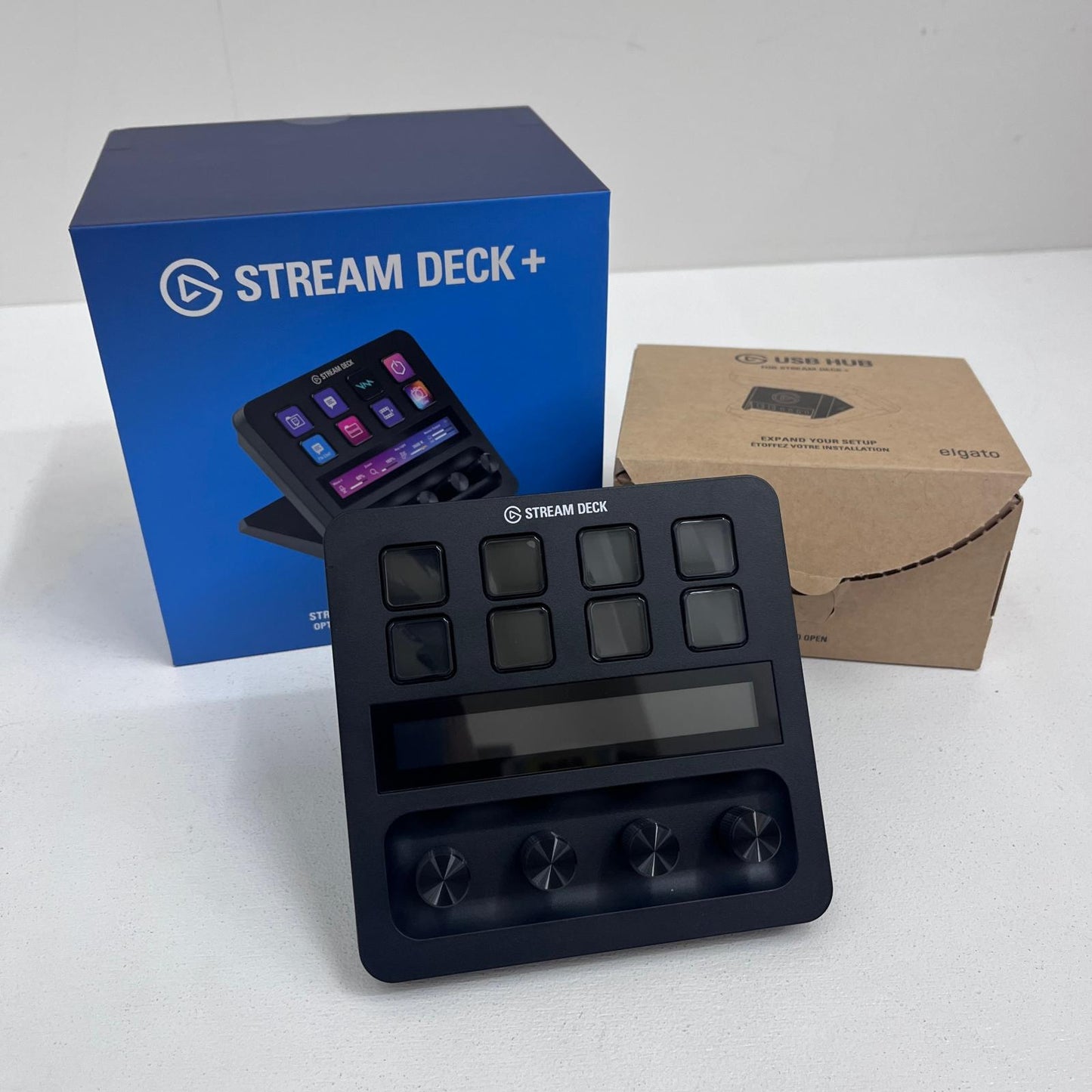 stream deck +：10GBD9901-AMZ　USB HUB：10GBN9901 elgato Elgato Stream Deck + USBハブ セット stream deck +：10GBD9901-AMZ　USB HUB：10GBN9901 Elgato stream deck+：ボタン数　８ボタン USB HUB：USB A×2/USB C×2/アップリンク/電力供給ポート/カードリーダー 【USB HUBは外せません】【加古川店】