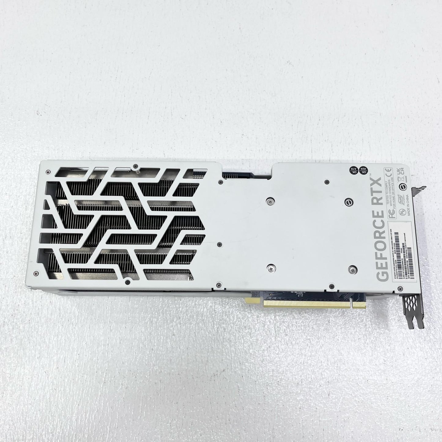 palit GeForce RTX 4070 Ti SUPER GamingPro グラフィックボード 箱・RGBケーブル付属【加古川店】