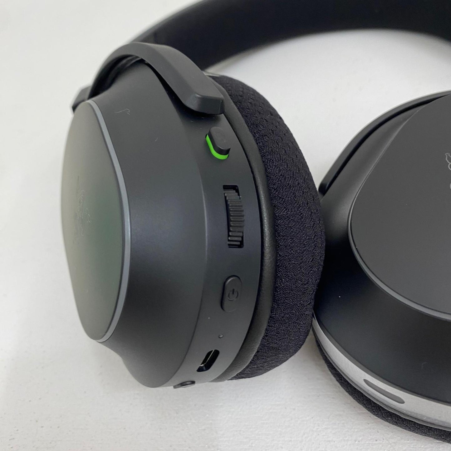 【未使用/未開封】 RZ04-05220100-R3M1 Razer Barracuda X Chroma RZ04-05220100-R3M1 基本仕様 Bluetooth/USB Type-C(無線2.4GHz) 箱イタミ小【加古川店】
