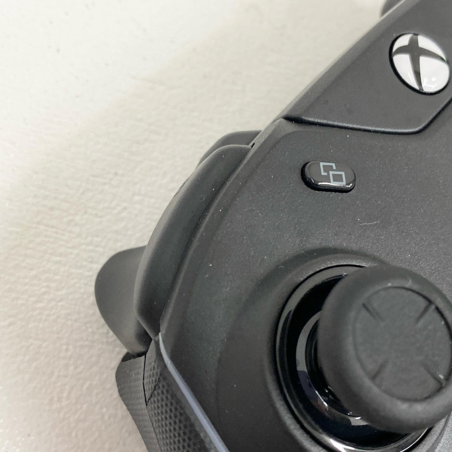 Razer Wloverine V2 Chroma ゲーミングコントローラー RZ06-0401 対応機種：Xbox ONE/Xbox SeriesX/S/Windows10 箱・USB・替えスティック×2・紙類付属【加古川店】