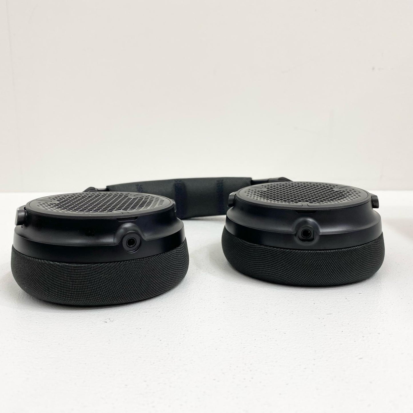 CORSAIR VIRTUOSO PRO CA-9011370-AP ゲーミングヘッドセット オープンバック 対応機種：PC/Mac/PS5/PS4/Nintendo Switch 箱・ケーブル3種・キャリングケース付属【PCでのみ動作確認済】【加古川店】