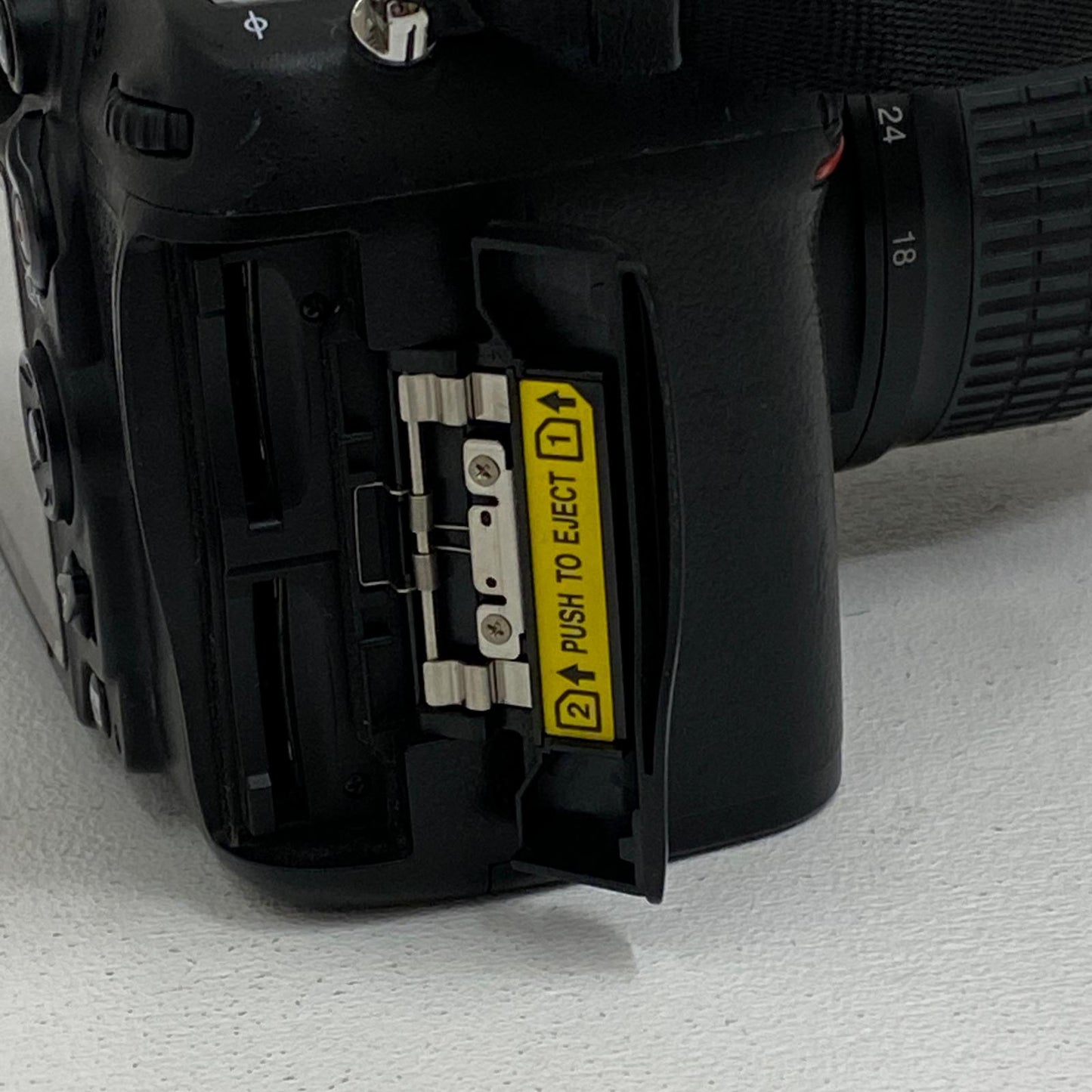 D7000 Nikon D7000 18-55mm F3.5-5.6レンズキット D7000 一眼レフ ニコン F APS-C 1620万画素 ファインダーカバー欠品【加古川店】